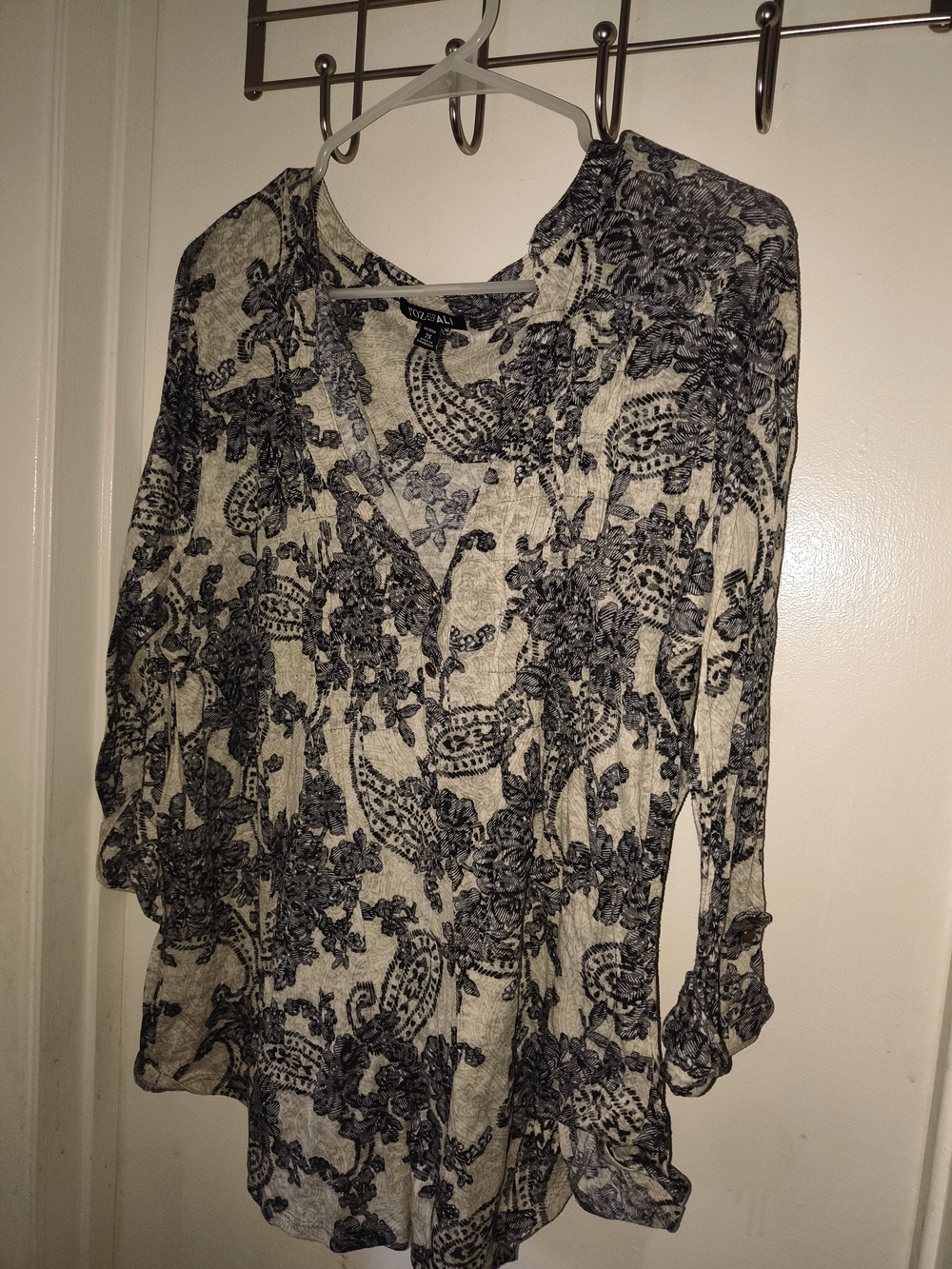 Roz & Ali Black Floral Paisley V-Neck Long-Sleeve Tunic